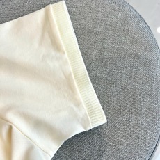 Zegna杰尼亚、2026春夏新品男士POLO衫,简约轻奢风格重塑日常穿搭格调。经典翻领设计搭配精致罗纹 Zegna杰尼亚、2026春夏新品男士POLO衫,简约轻奢风格重塑日常穿搭格调。经典翻领设计搭配精致罗纹