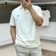 Zegna杰尼亚、2026春夏新品男士POLO衫,简约轻奢风格重塑日常穿搭格调。经典翻领设计搭配精致罗纹 Zegna杰尼亚、2026春夏新品男士POLO衫,简约轻奢风格重塑日常穿搭格调。经典翻领设计搭配精致罗纹