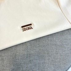 Zegna杰尼亚、2026春夏新品男士POLO衫,简约轻奢风格重塑日常穿搭格调。经典翻领设计搭配精致罗纹 Zegna杰尼亚、2026春夏新品男士POLO衫,简约轻奢风格重塑日常穿搭格调。经典翻领设计搭配精致罗纹