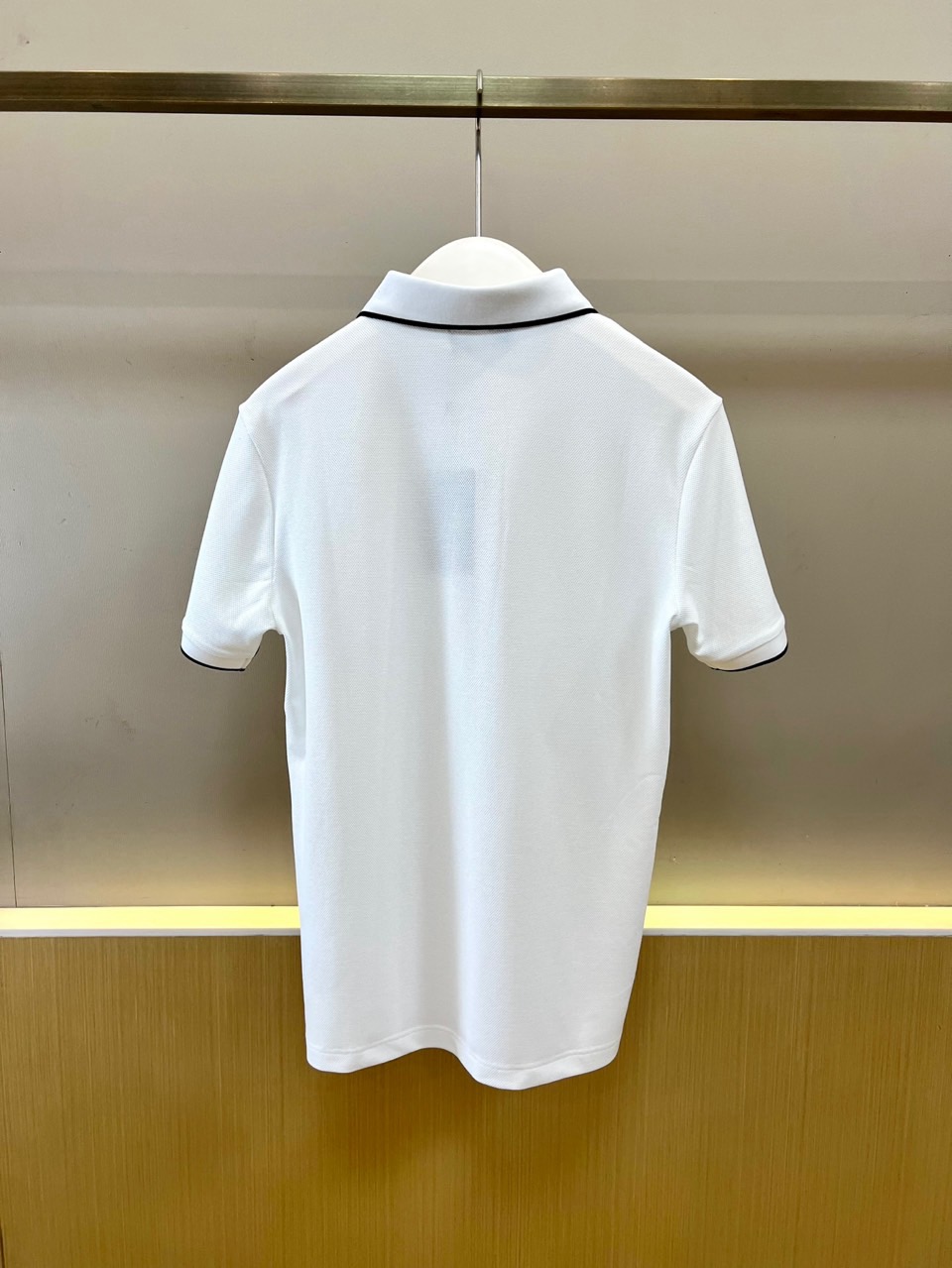 Loro Piana诺悠翩雅、2026春夏新品男士短袖Polo衫，以纯色为主调，诠释简约而不简单的穿搭美