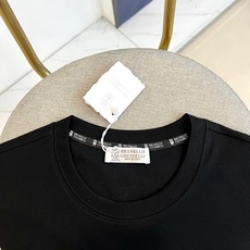 Brunello Cucinelli-BC、2026春夏新品短袖T恤,以纯色为主调,甄选优质棉质面料,触 Brunello Cucinelli-BC、2026春夏新品短袖T恤,以纯色为主调,甄选优质棉质面料,触