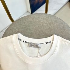 Brunello Cucinelli-BC、2026春夏新品短袖T恤,以纯色为主调,甄选优质棉质面料,触 Brunello Cucinelli-BC、2026春夏新品短袖T恤,以纯色为主调,甄选优质棉质面料,触