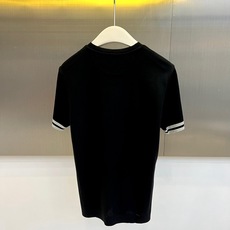 Brunello Cucinelli-BC、2026春夏新品短袖T恤,沉稳大气中透着年轻活力。经典圆领设 Brunello Cucinelli-BC、2026春夏新品短袖T恤,沉稳大气中透着年轻活力。经典圆领设