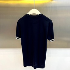 Brunello Cucinelli-BC、2026春夏新品短袖T恤,沉稳大气中透着年轻活力。经典圆领设 Brunello Cucinelli-BC、2026春夏新品短袖T恤,沉稳大气中透着年轻活力。经典圆领设
