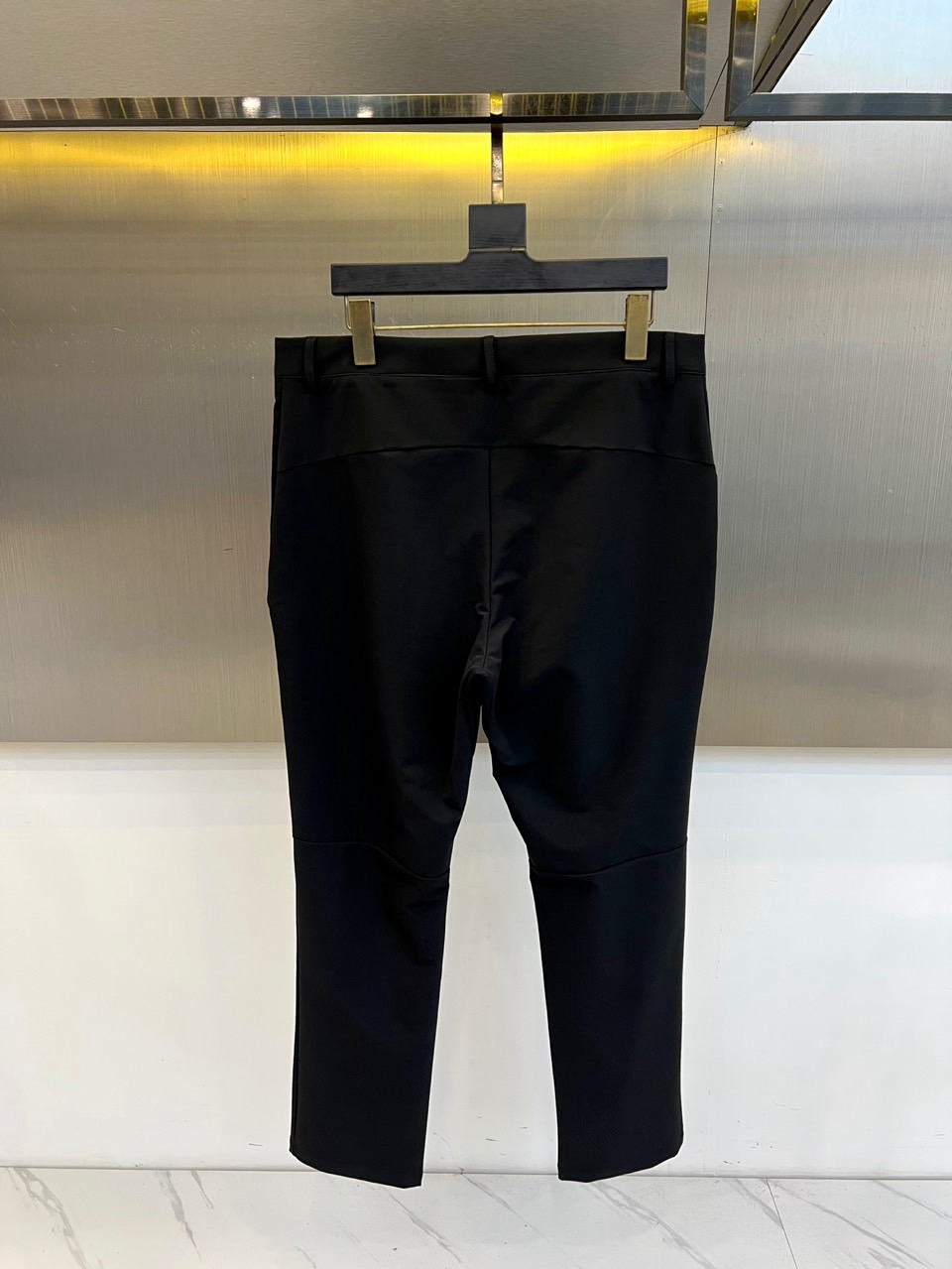 Arcteryx 始祖鸟、始祖鸟2026春夏新品户外运动休闲裤，以简约利落的款式引领户外时尚风潮。线条流