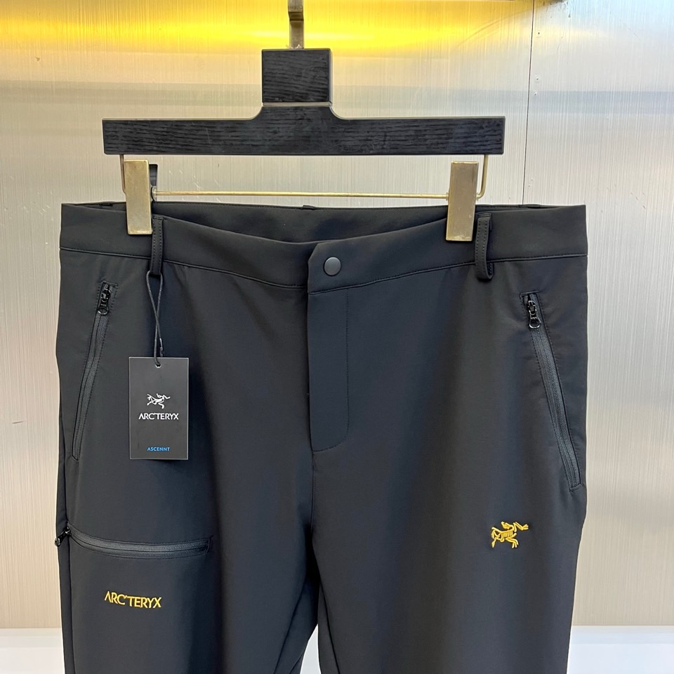 Arcteryx 始祖鸟、始祖鸟2026春夏新品户外运动休闲裤，以简约利落的款式引领户外时尚风潮。线条流