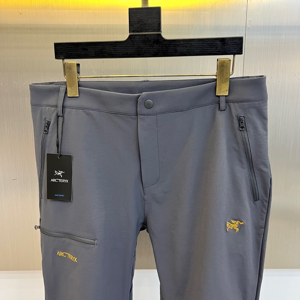 Arcteryx 始祖鸟、始祖鸟2026春夏新品户外运动休闲裤，以简约利落的款式引领户外时尚风潮。线条流