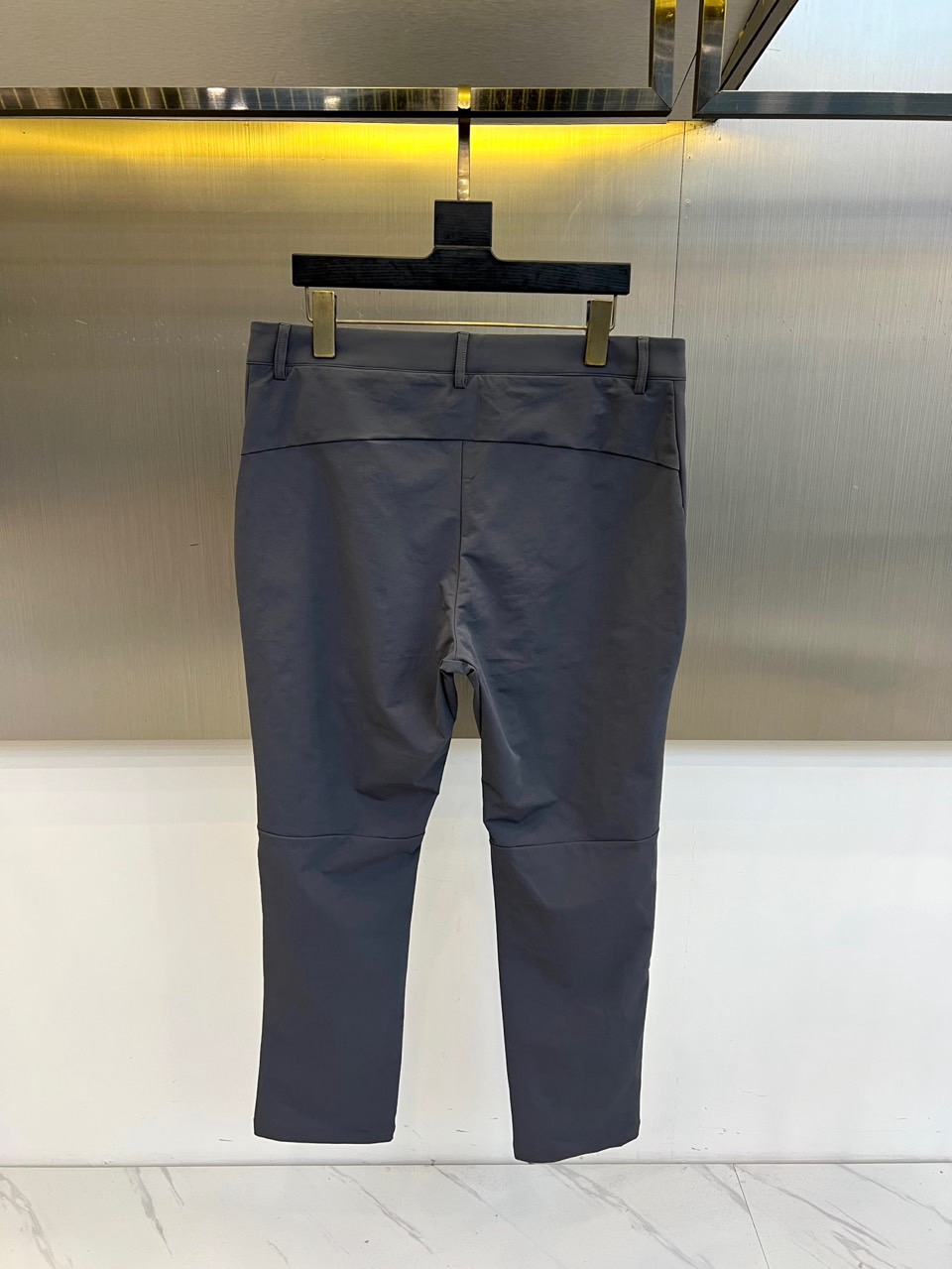Arcteryx 始祖鸟、始祖鸟2026春夏新品户外运动休闲裤，以简约利落的款式引领户外时尚风潮。线条流