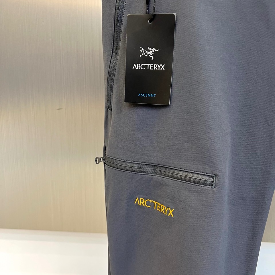 Arcteryx 始祖鸟、始祖鸟2026春夏新品户外运动休闲裤，以简约利落的款式引领户外时尚风潮。线条流