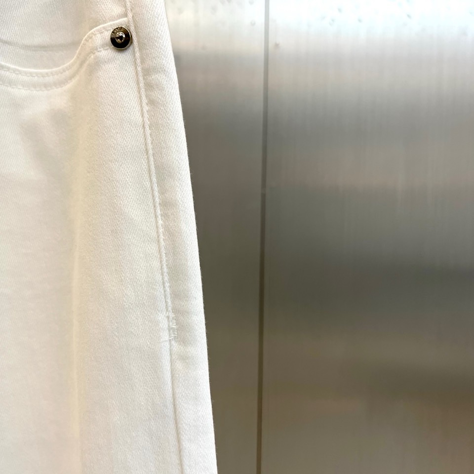 Polo Ralph Lauren、2026春夏新品牛仔裤，以精湛工艺重塑经典美式白牛休闲风格。款式采用