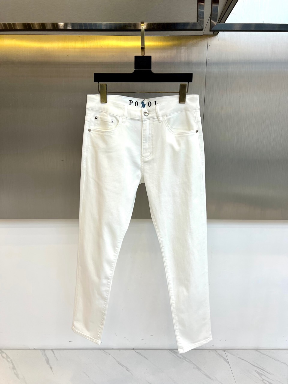 Polo Ralph Lauren、2026春夏新品牛仔裤，以精湛工艺重塑经典美式白牛休闲风格。款式采用