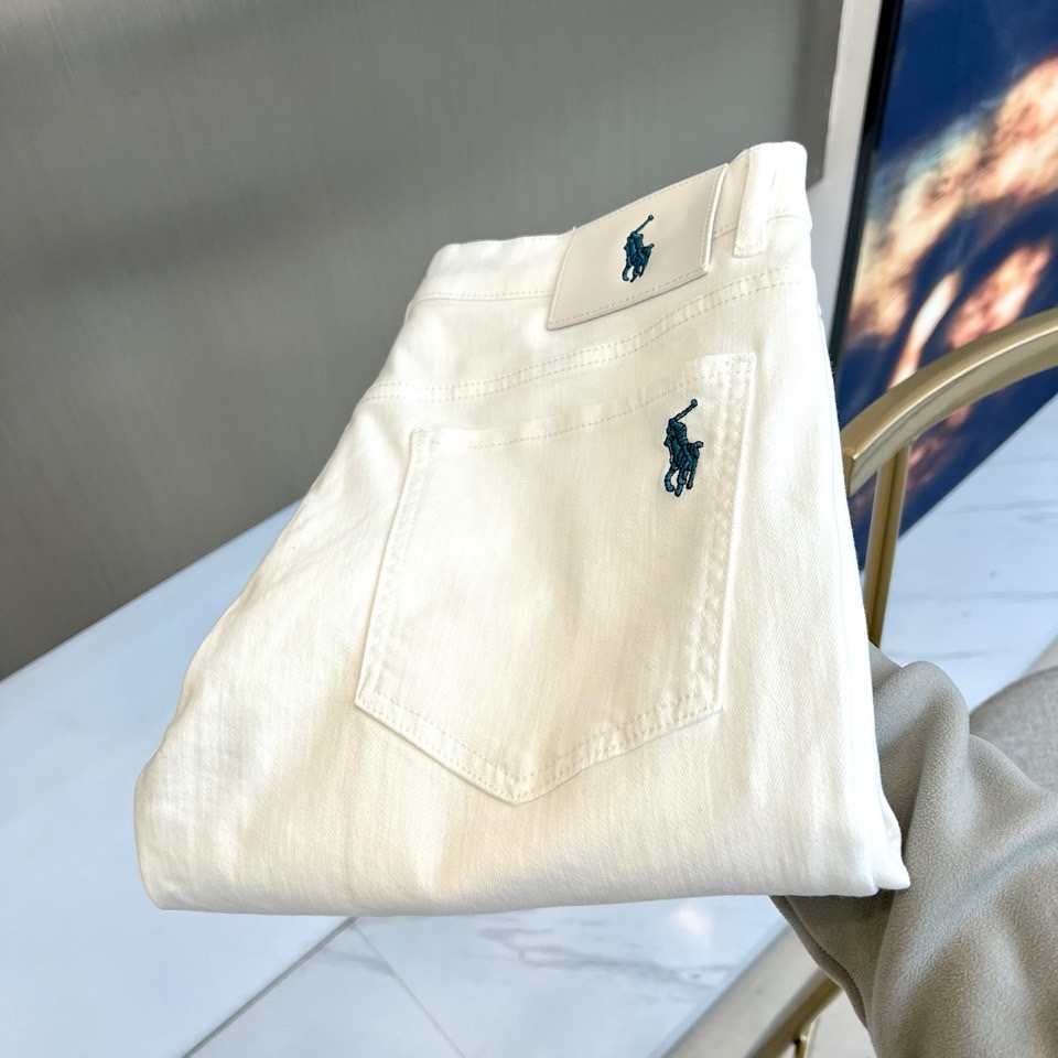 Polo Ralph Lauren、2026春夏新品牛仔裤，以精湛工艺重塑经典美式白牛休闲风格。款式采用