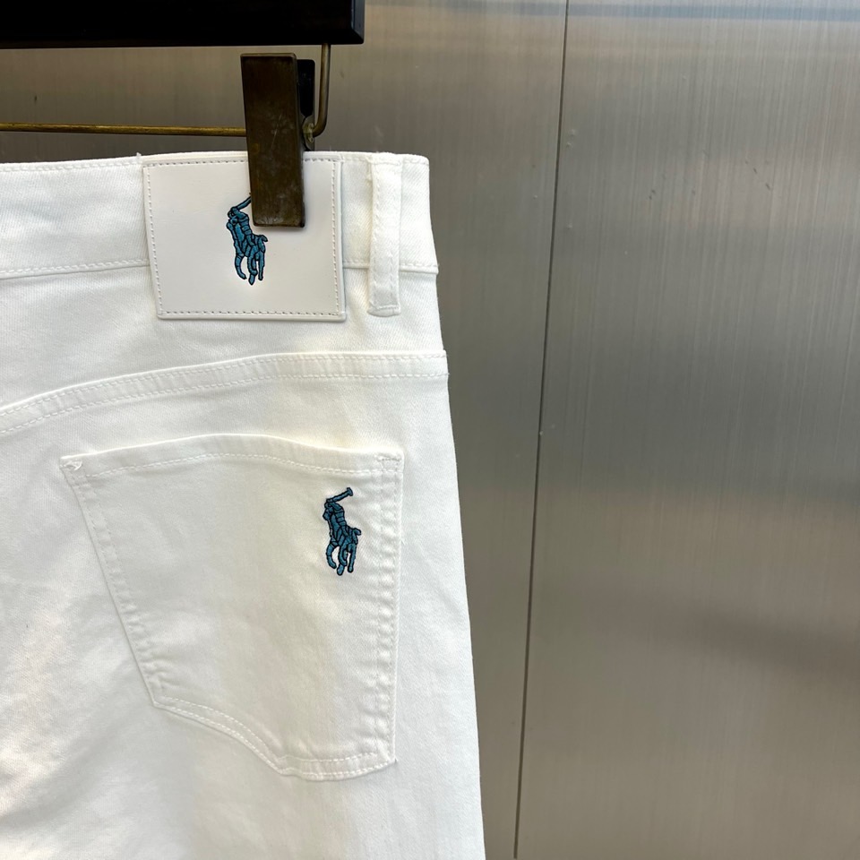 Polo Ralph Lauren、2026春夏新品牛仔裤，以精湛工艺重塑经典美式白牛休闲风格。款式采用