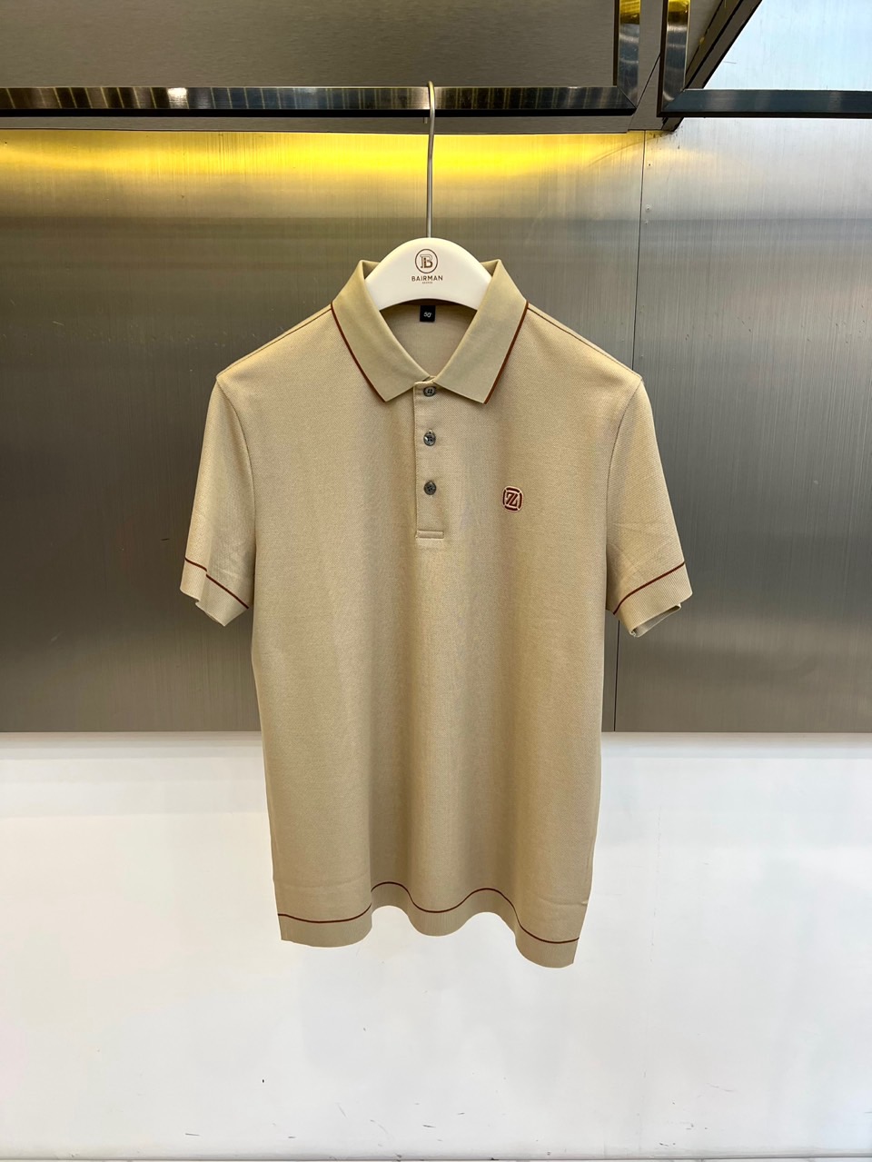 Zegna杰尼亚、2026春夏新品男士短袖Polo衫，以纯色为主调，简约中彰显高级质感。经典翻领设计搭配