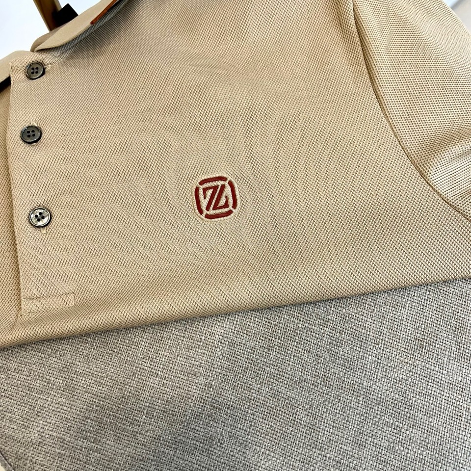 Zegna杰尼亚、2026春夏新品男士短袖Polo衫，以纯色为主调，简约中彰显高级质感。经典翻领设计搭配