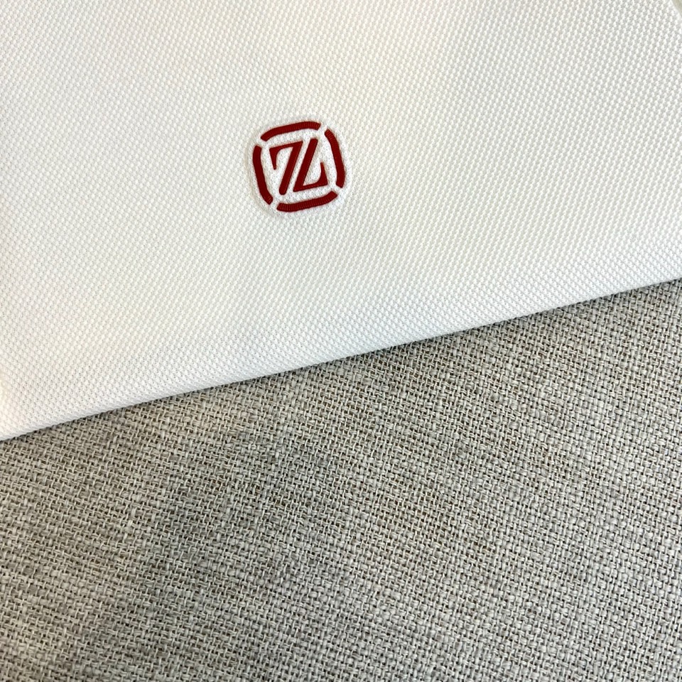 Zegna杰尼亚、2026春夏新品男士短袖Polo衫，以纯色为主调，简约中彰显高级质感。经典翻领设计搭配