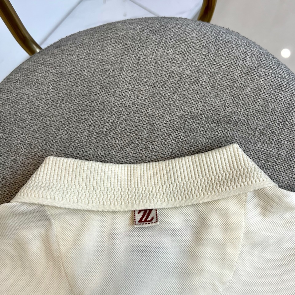 Zegna杰尼亚、2026春夏新品短袖POLO衫，甄选双面丝光面料，触感柔滑如丝，光泽细腻高级，兼具透气