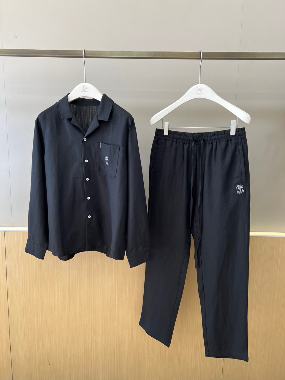 一套Brunello Cucinelli-BC、2026春夏新品休闲套装，以78%亚麻混纺22%真丝的奢