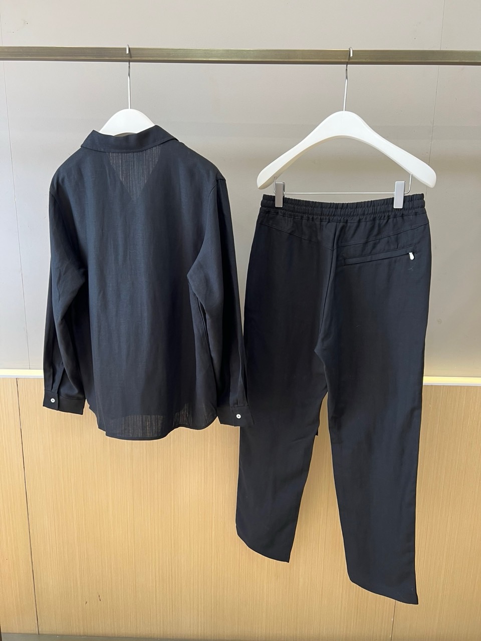 一套Brunello Cucinelli-BC、2026春夏新品休闲套装，以78%亚麻混纺22%真丝的奢
