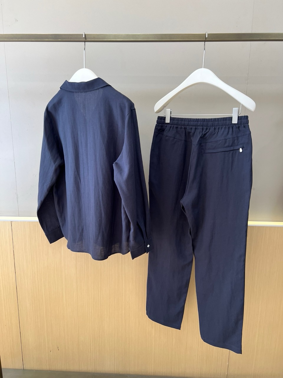 一套Brunello Cucinelli-BC、2026春夏新品休闲套装，以78%亚麻混纺22%真丝的奢
