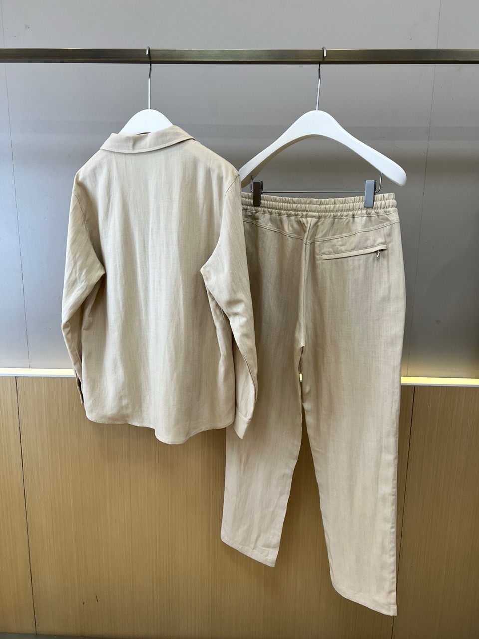 一套Brunello Cucinelli-BC、2026春夏新品休闲套装，以78%亚麻混纺22%真丝的奢