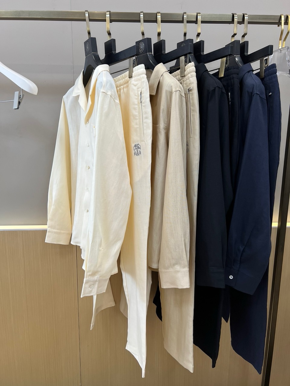 一套Brunello Cucinelli-BC、2026春夏新品休闲套装，以78%亚麻混纺22%真丝的奢