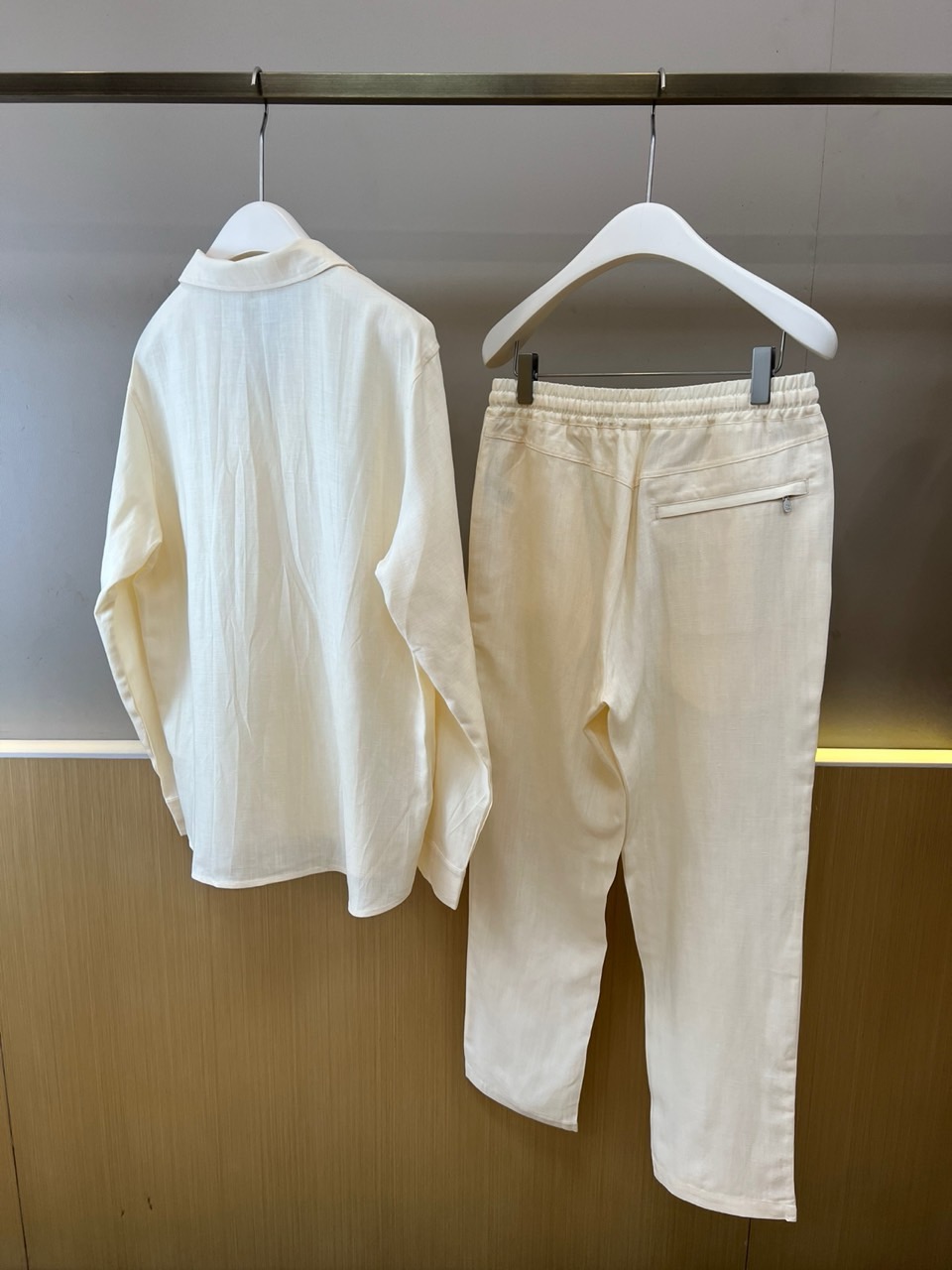 一套Brunello Cucinelli-BC、2026春夏新品休闲套装，以78%亚麻混纺22%真丝的奢