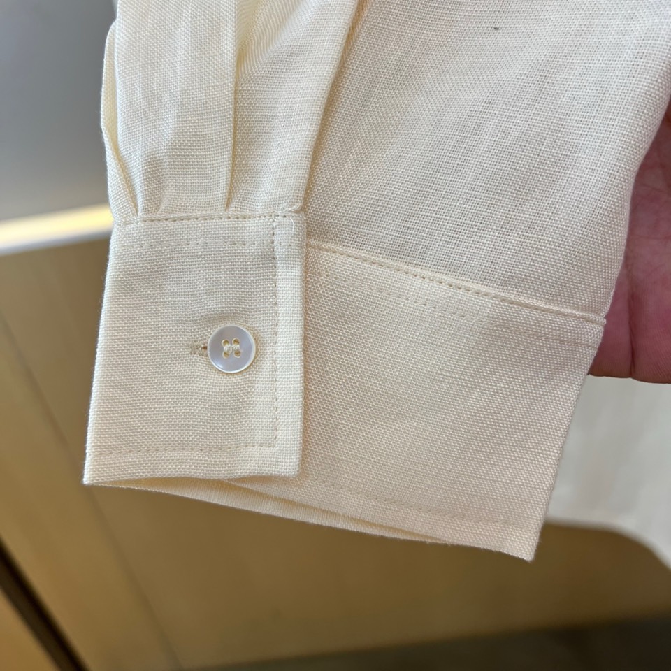 一套Brunello Cucinelli-BC、2026春夏新品休闲套装，以78%亚麻混纺22%真丝的奢