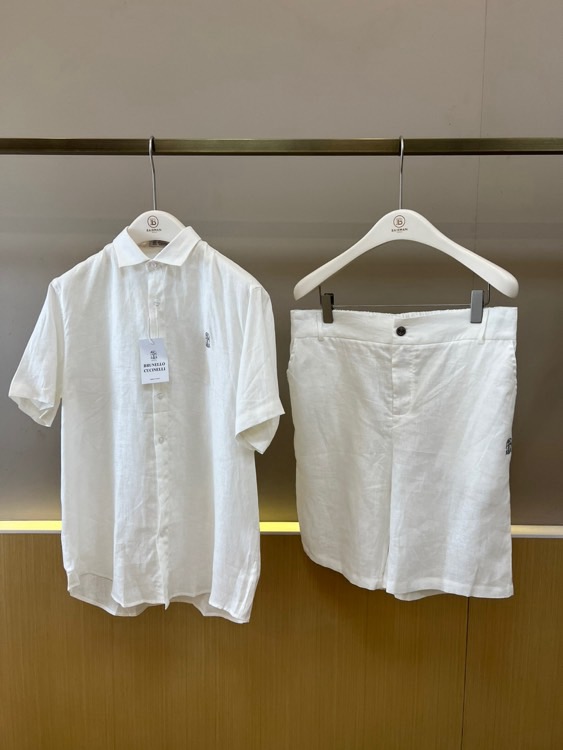 Brunello Cucinelli-BC、2026春夏新品套装，以纯色为主色调，打造都市轻奢休闲风范。