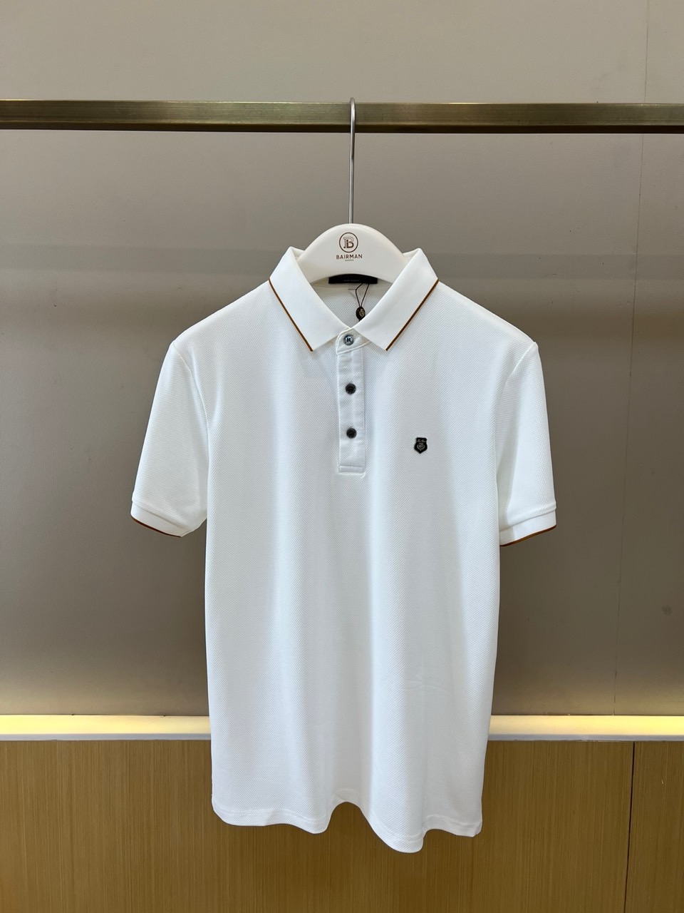 Loro Piana诺悠翩雅、2026春夏新品男士短袖Polo衫，以纯色为主调，诠释简约而不简单的优雅哲