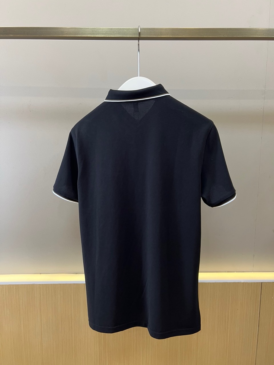 Loro Piana诺悠翩雅、2026春夏新品男士短袖Polo衫，以纯色为基底，诠释简约而不简单的现代绅