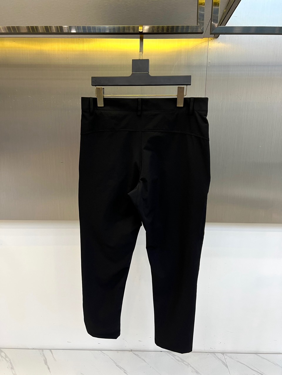 Arcteryx 始祖鸟、2026春夏新品工装裤，延续品牌硬核户外基因，注入城市机能美学新灵感。采用轻量