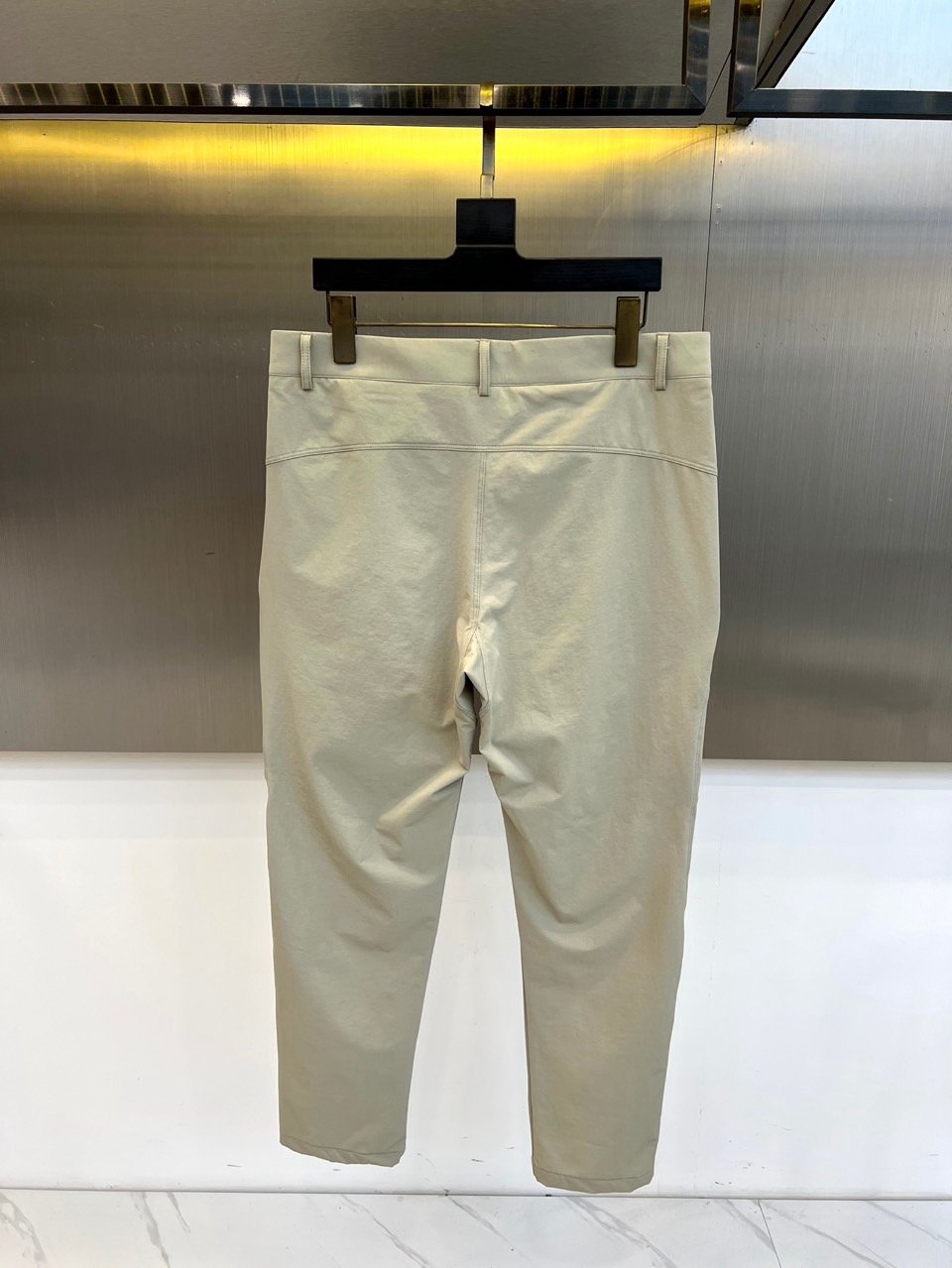 Arcteryx 始祖鸟、2026春夏新品工装裤，延续品牌硬核户外基因，注入城市机能美学新灵感。采用轻量