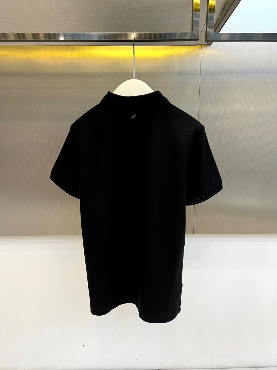 BERLUTI 布鲁提、2026春夏新品短袖Polo衫全新登场，以奢华面料与匠心工艺重塑经典男装美学。采
