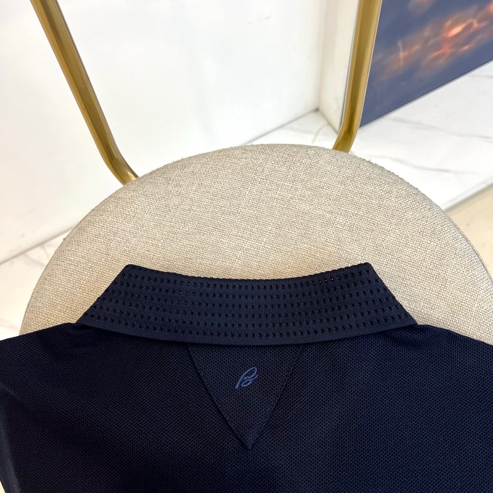 BERLUTI 布鲁提、2026春夏新品短袖Polo衫全新登场，以奢华面料与匠心工艺重塑经典男装美学。采