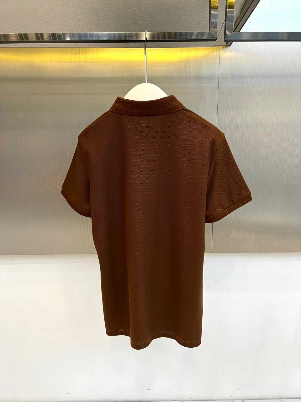 BERLUTI 布鲁提、2026春夏新品短袖Polo衫全新登场，以奢华面料与匠心工艺重塑经典男装美学。采