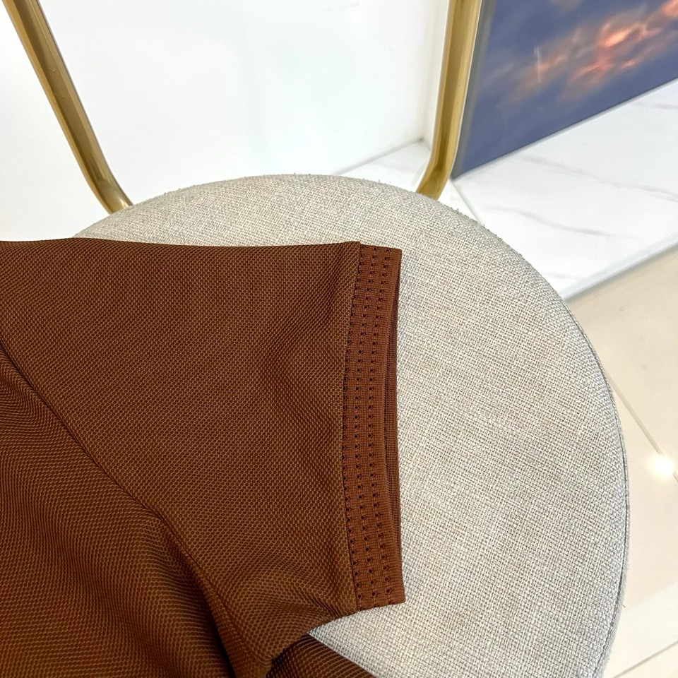 BERLUTI 布鲁提、2026春夏新品短袖Polo衫全新登场，以奢华面料与匠心工艺重塑经典男装美学。采