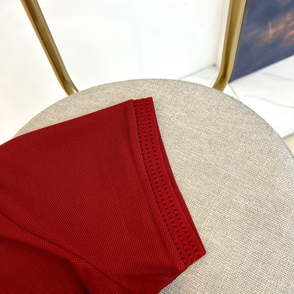 BERLUTI 布鲁提、2026春夏新品短袖Polo衫全新登场，以奢华面料与匠心工艺重塑经典男装美学。采