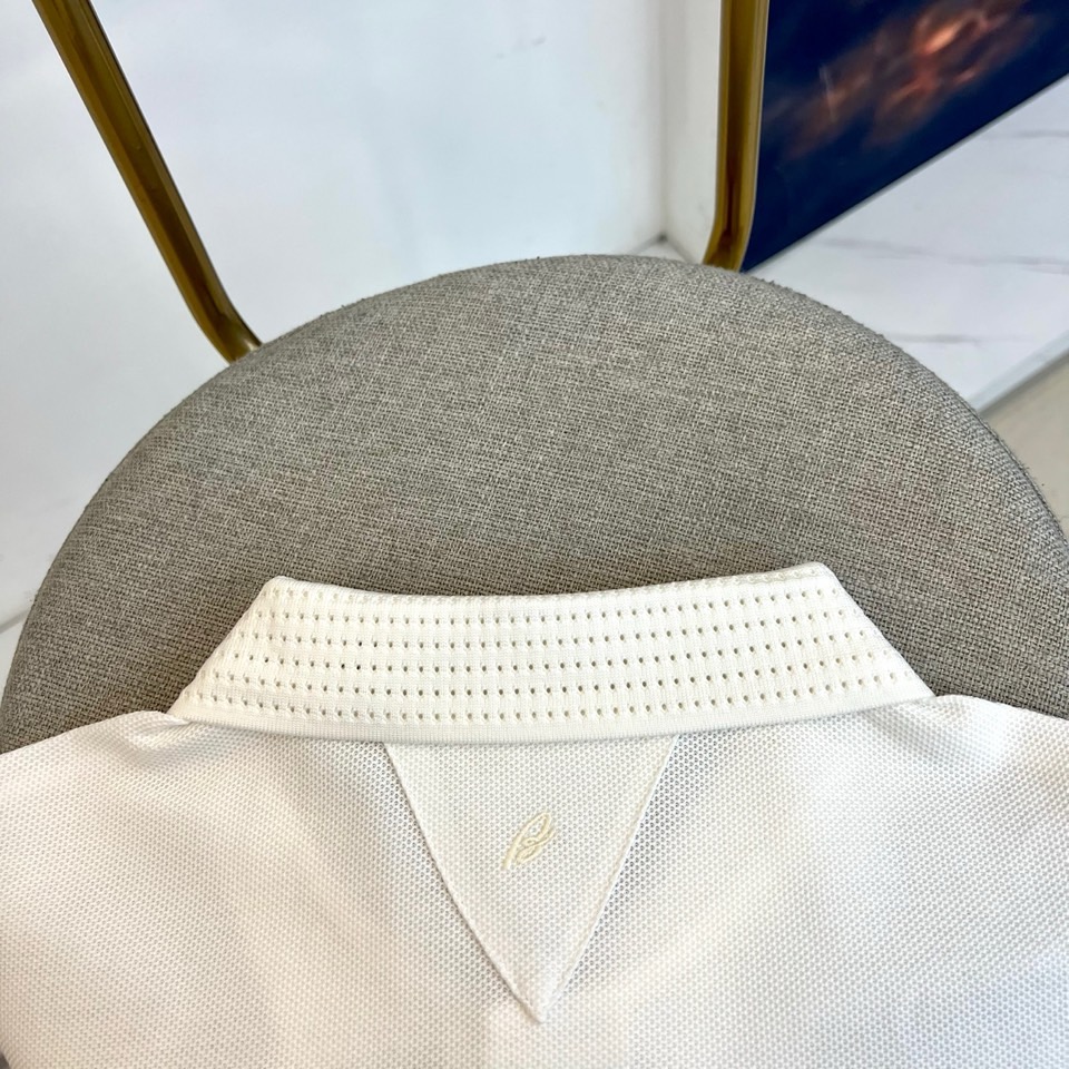 BERLUTI 布鲁提、2026春夏新品短袖Polo衫全新登场，以奢华面料与匠心工艺重塑经典男装美学。采