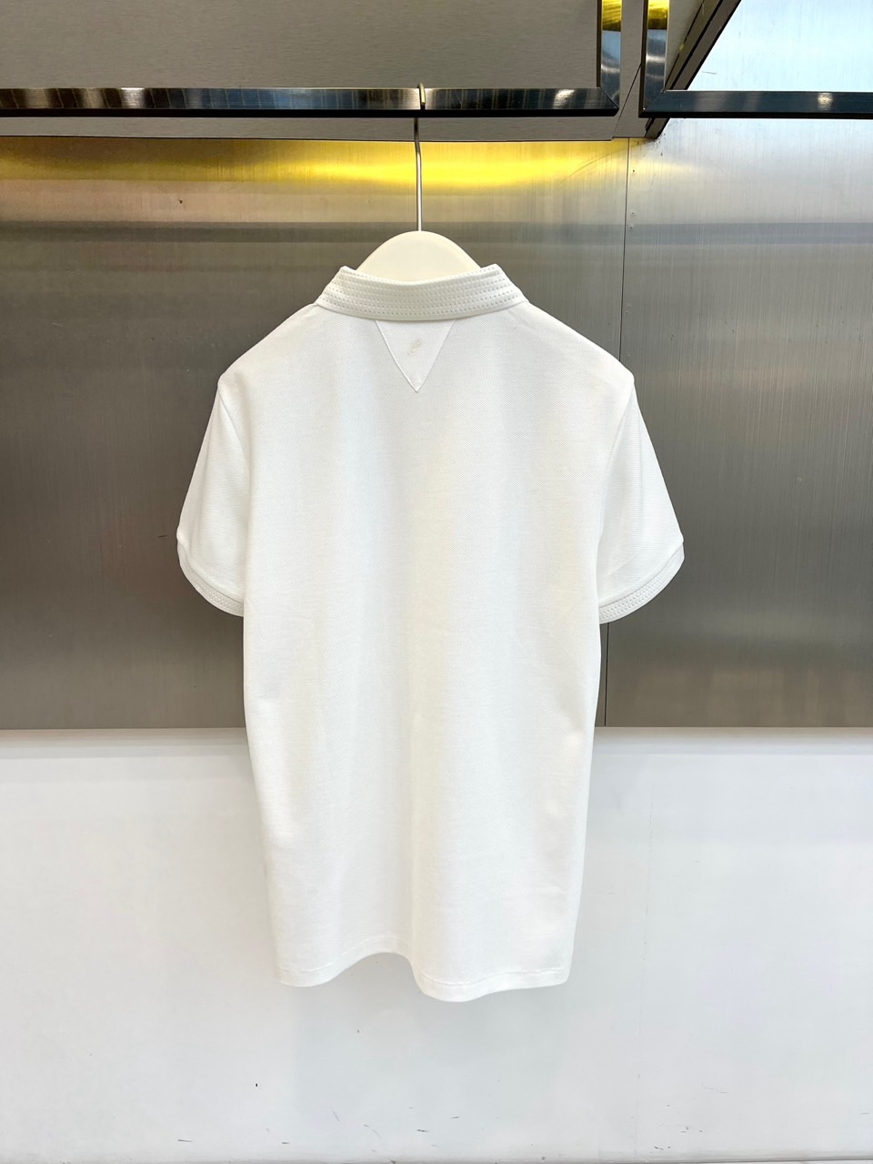BERLUTI 布鲁提、2026春夏新品短袖Polo衫全新登场，以奢华面料与匠心工艺重塑经典男装美学。采