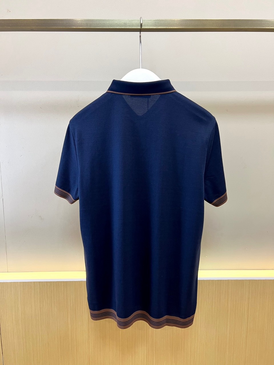 Loro Piana诺悠翩雅、2026春夏新品男士短袖Polo衫，以纯色为基底，诠释简约而不简单的穿搭美