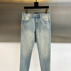 EmPorio Armani 阿玛尼、2026春夏男士牛仔裤,以精湛剪裁诠释意式优雅。款式采用经典五袋设 EmPorio Armani 阿玛尼、2026春夏男士牛仔裤,以精湛剪裁诠释意式优雅。款式采用经典五袋设