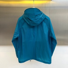 KAILAS凯乐石、2026春夏新品防晒衣,以机能设计诠释户外时尚。款式采用经典连帽与宽松版型,内置可调 KAILAS凯乐石、2026春夏新品防晒衣,以机能设计诠释户外时尚。款式采用经典连帽与宽松版型,内置可调