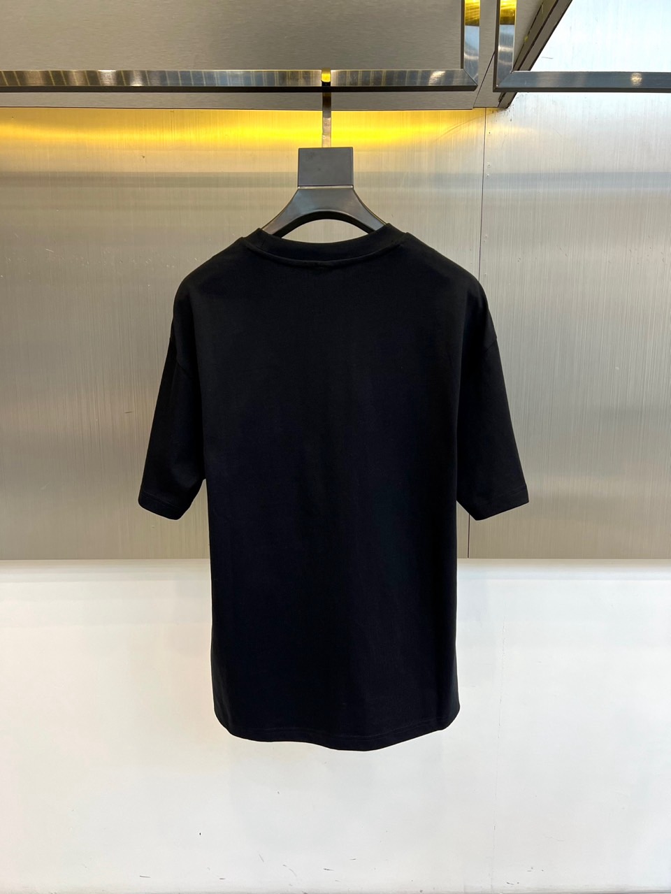 Arcteryx 始祖鸟、2026春夏新品短袖T恤，以极简廓形重塑户外时尚美学，宽松落肩设计包容多元身形
