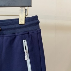 Brunello Cucinelli-BC、2026春夏新品休闲短裤,简约中透着高级质感。松紧腰头搭配抽 Brunello Cucinelli-BC、2026春夏新品休闲短裤,简约中透着高级质感。松紧腰头搭配抽