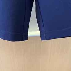 Brunello Cucinelli-BC、2026春夏新品休闲短裤,简约中透着高级质感。松紧腰头搭配抽 Brunello Cucinelli-BC、2026春夏新品休闲短裤,简约中透着高级质感。松紧腰头搭配抽
