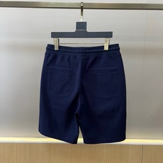 Brunello Cucinelli-BC、2026春夏新品休闲短裤,简约中透着高级质感。松紧腰头搭配抽 Brunello Cucinelli-BC、2026春夏新品休闲短裤,简约中透着高级质感。松紧腰头搭配抽