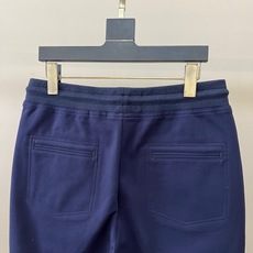 Brunello Cucinelli-BC、2026春夏新品休闲短裤,简约中透着高级质感。松紧腰头搭配抽 Brunello Cucinelli-BC、2026春夏新品休闲短裤,简约中透着高级质感。松紧腰头搭配抽