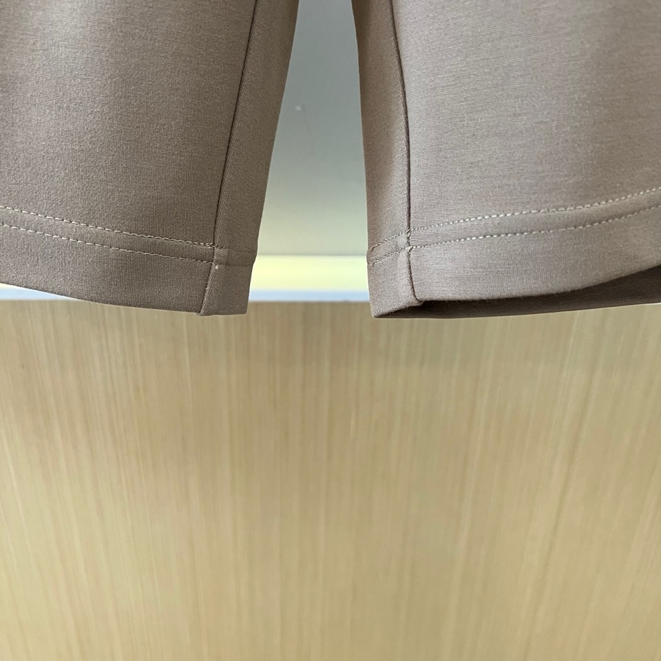 Brunello Cucinelli-BC、2026春夏新品休闲短裤，简约中透着高级质感。松紧腰头搭配抽