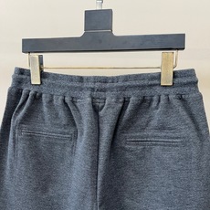 Brunello Cucinelli-BC、2026春夏新品休闲短裤,简约中透着高级质感。松紧腰头搭配抽 Brunello Cucinelli-BC、2026春夏新品休闲短裤,简约中透着高级质感。松紧腰头搭配抽